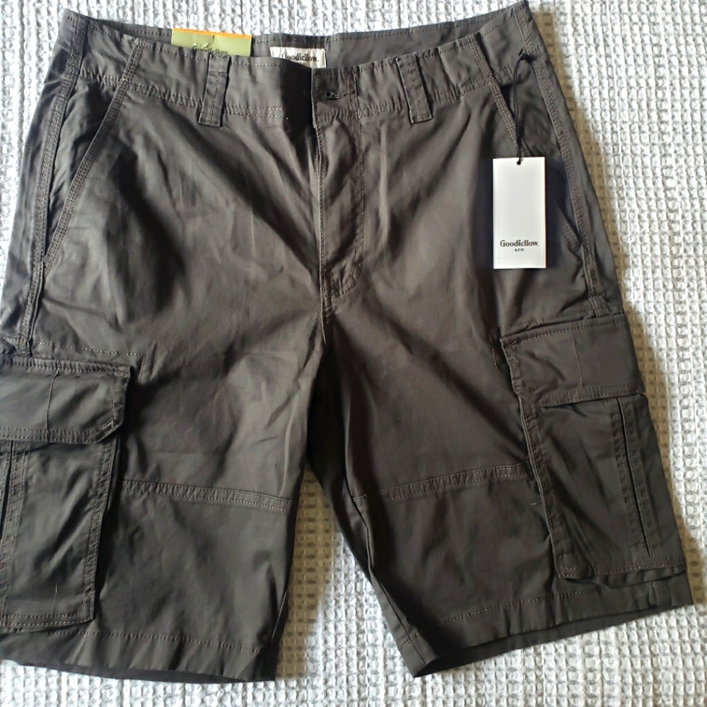 Brand new Men's Goodfellow brand cargo shorts, size 34, gray